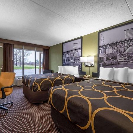 Super 8 By Wyndham Perrysburg-Toledo Hotel Екстериор снимка