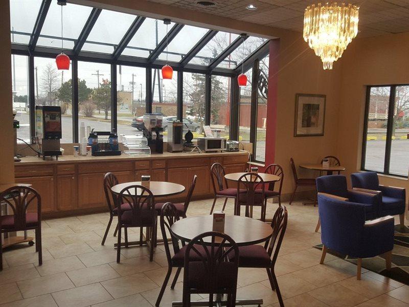 Super 8 By Wyndham Perrysburg-Toledo Hotel Екстериор снимка