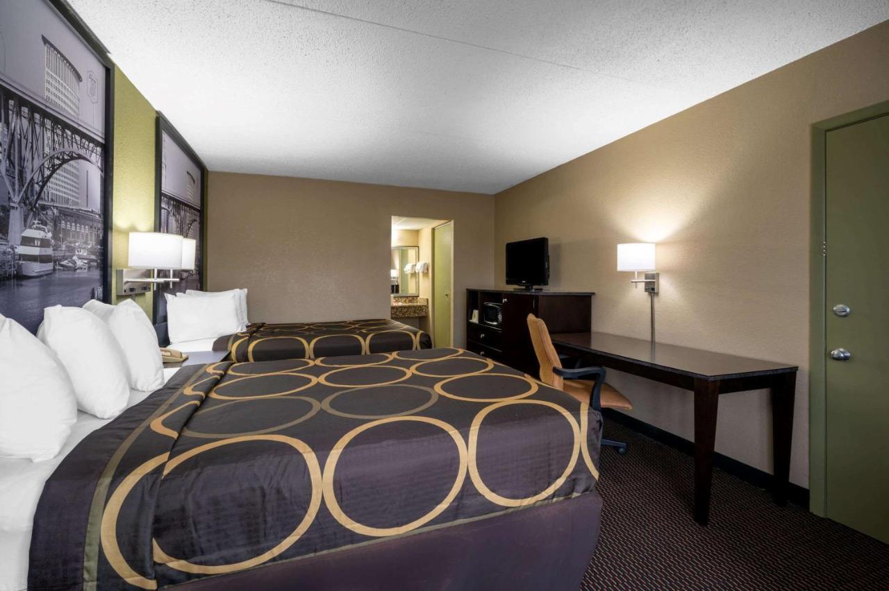 Super 8 By Wyndham Perrysburg-Toledo Hotel Екстериор снимка