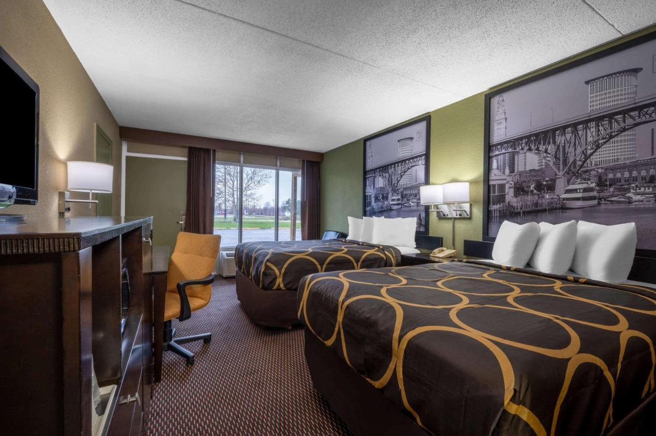 Super 8 By Wyndham Perrysburg-Toledo Hotel Екстериор снимка