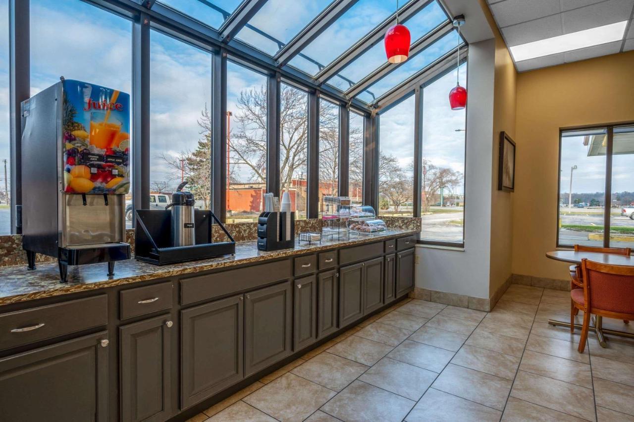 Super 8 By Wyndham Perrysburg-Toledo Hotel Екстериор снимка