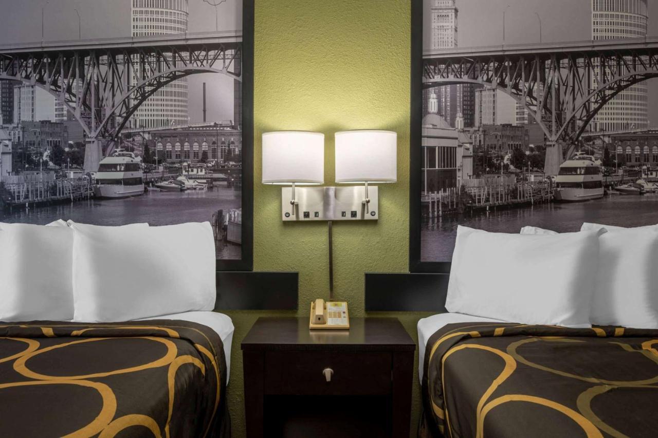 Super 8 By Wyndham Perrysburg-Toledo Hotel Екстериор снимка