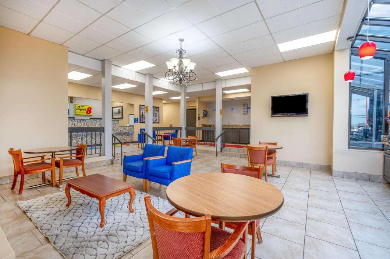 Super 8 By Wyndham Perrysburg-Toledo Hotel Екстериор снимка