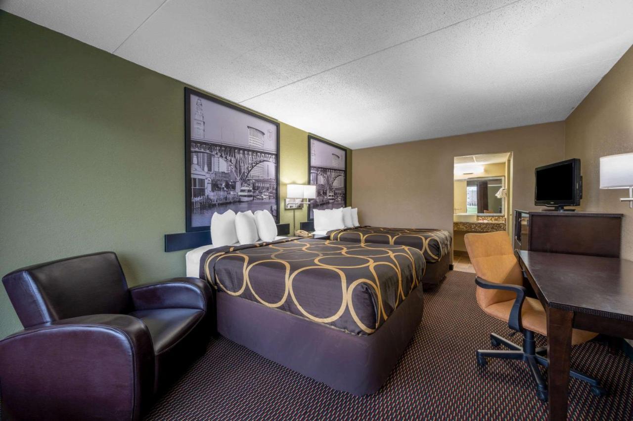 Super 8 By Wyndham Perrysburg-Toledo Hotel Екстериор снимка