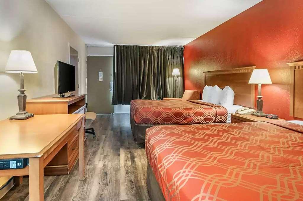 Super 8 By Wyndham Perrysburg-Toledo Hotel Стая снимка