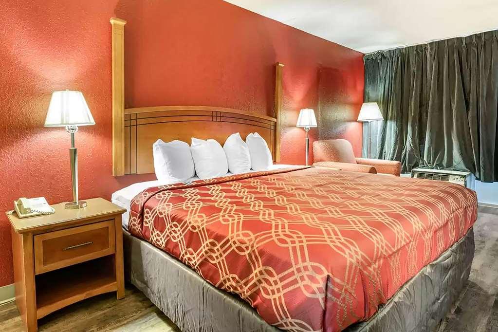 Super 8 By Wyndham Perrysburg-Toledo Hotel Стая снимка