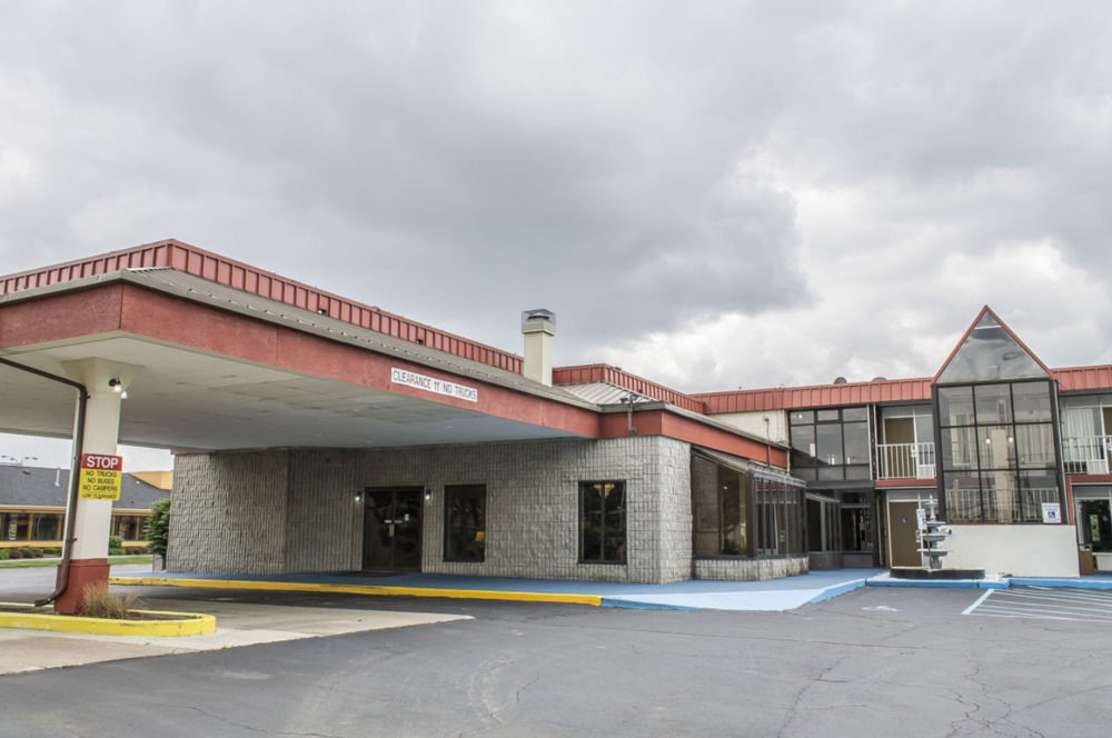 Super 8 By Wyndham Perrysburg-Toledo Hotel Екстериор снимка