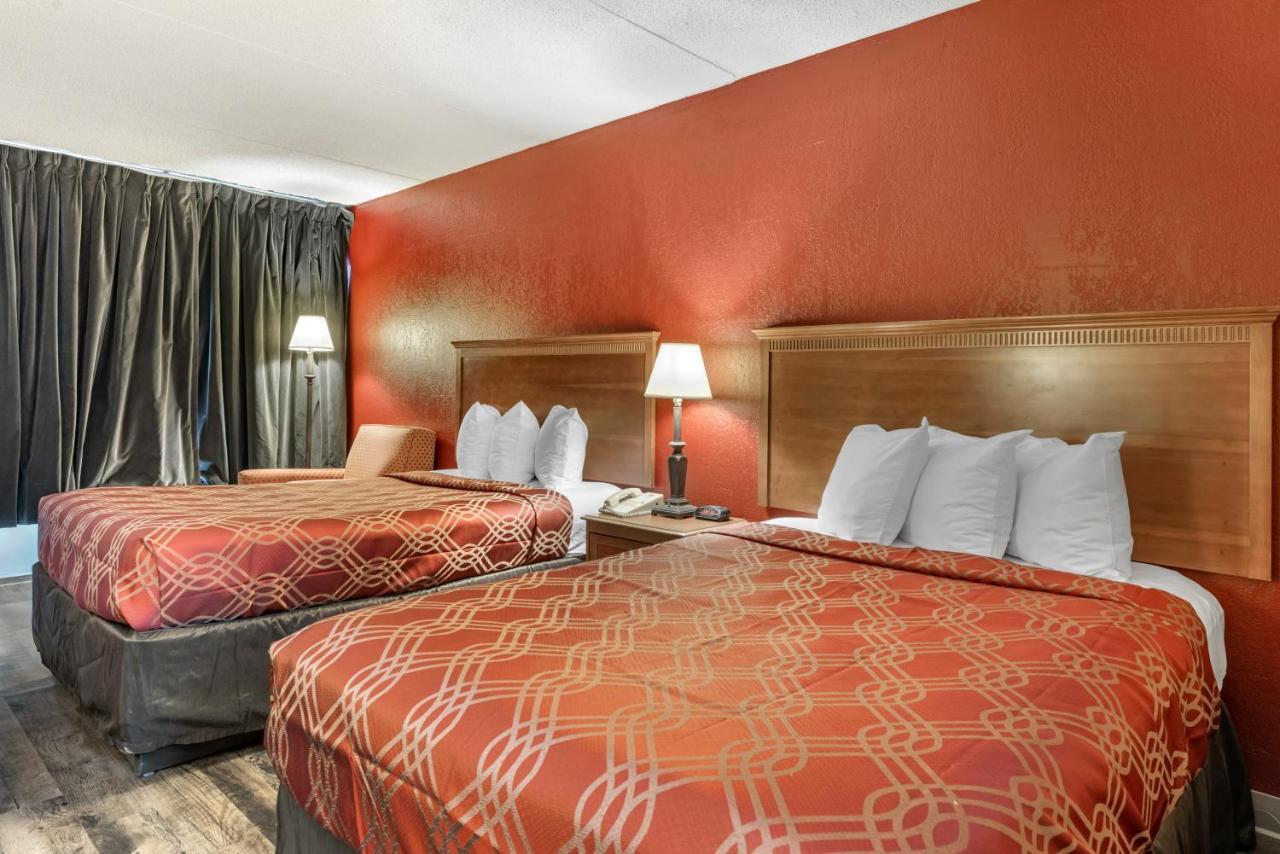 Super 8 By Wyndham Perrysburg-Toledo Hotel Екстериор снимка