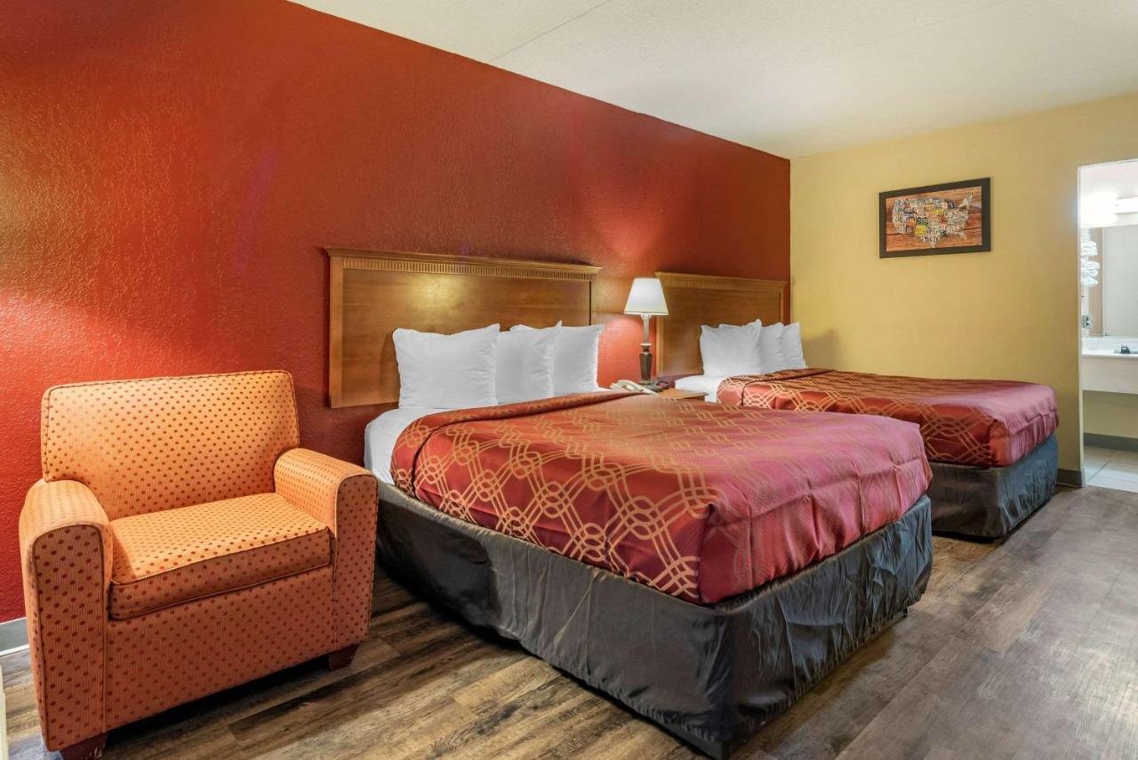 Super 8 By Wyndham Perrysburg-Toledo Hotel Екстериор снимка