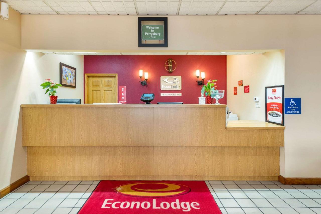 Super 8 By Wyndham Perrysburg-Toledo Hotel Екстериор снимка