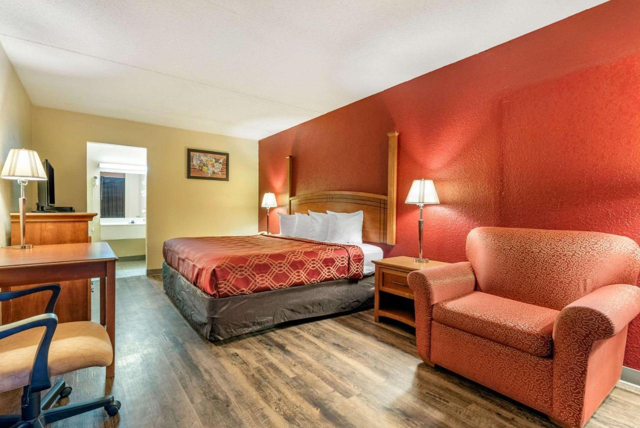Super 8 By Wyndham Perrysburg-Toledo Hotel Екстериор снимка